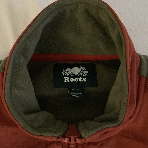Roots fleece vest NWOT - Picture 2 of 7